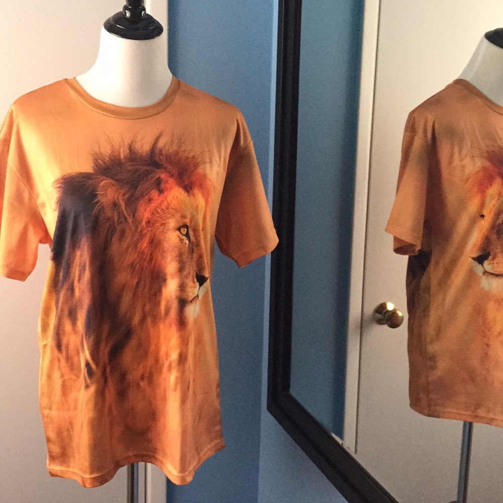 Lion 🦁 T-shirt